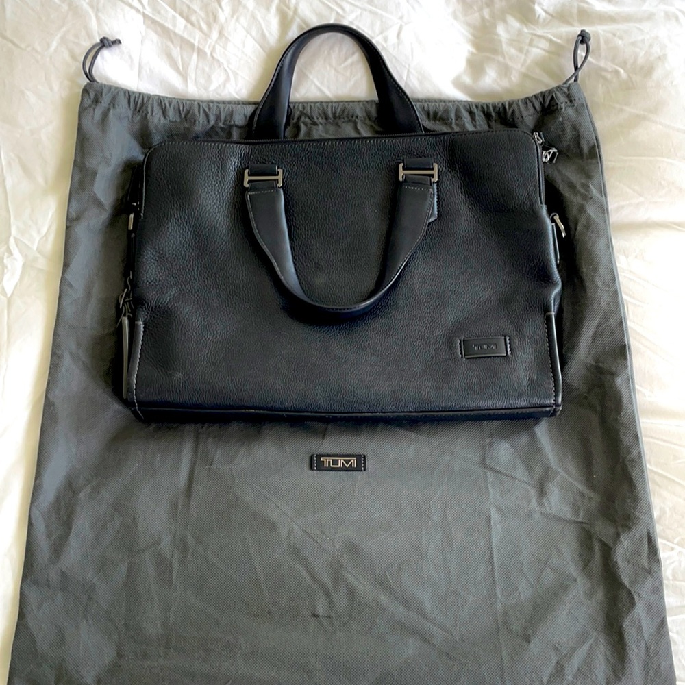 TUMI messenger